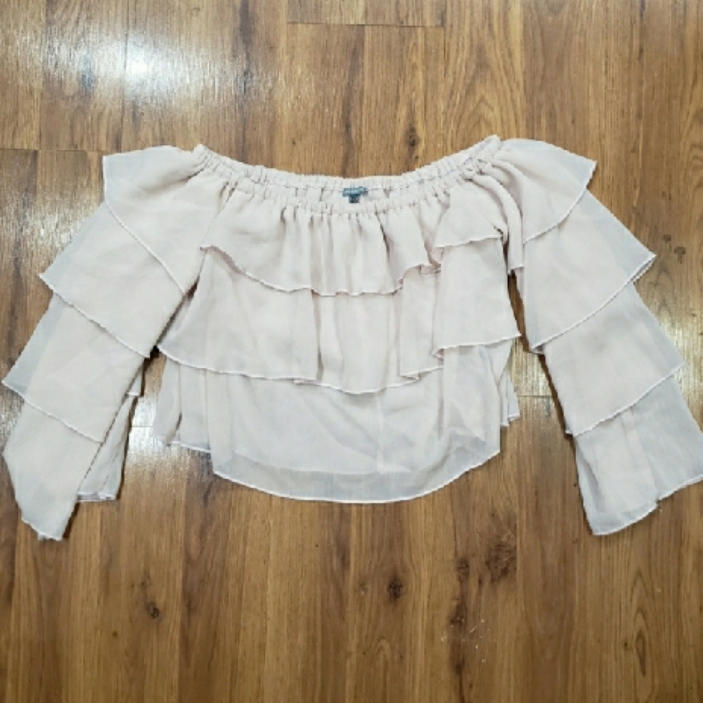 Flowy ruffled Off-Shoulder pink Crop Top!